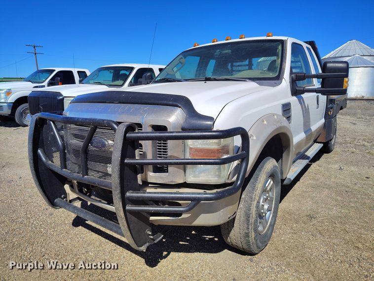 image for item IH9473 2008 Ford F350 Super Duty Ext. Cab flatbed pickup truck