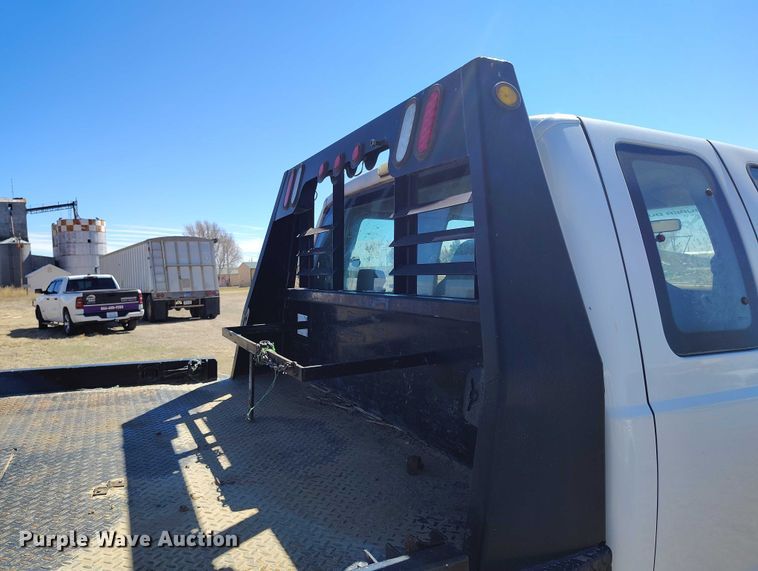 image for item IH9473 2008 Ford F350 Super Duty Ext. Cab flatbed pickup truck