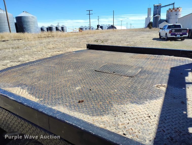 image for item IH9473 2008 Ford F350 Super Duty Ext. Cab flatbed pickup truck