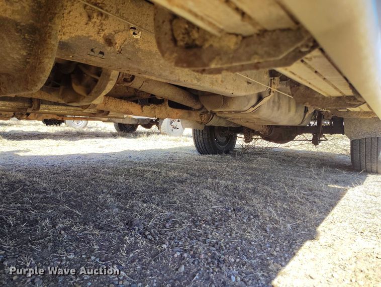 image for item IH9473 2008 Ford F350 Super Duty Ext. Cab flatbed pickup truck