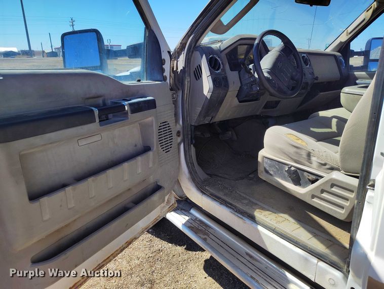 image for item IH9473 2008 Ford F350 Super Duty Ext. Cab flatbed pickup truck