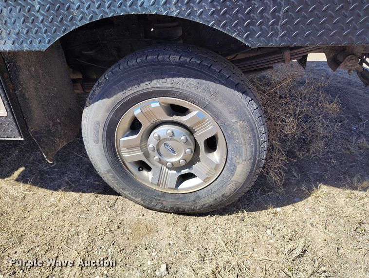 image for item IH9473 2008 Ford F350 Super Duty Ext. Cab flatbed pickup truck