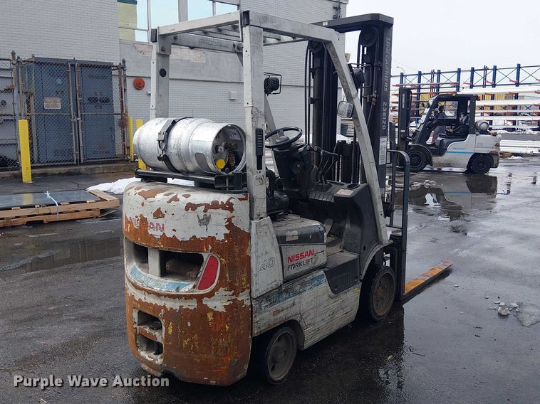 image for item NC9763 2015 Nissan CFS40 forklift
