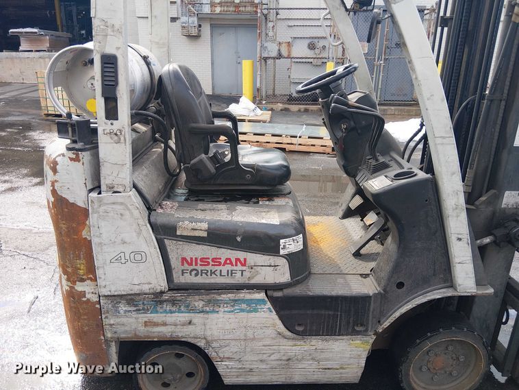 image for item NC9763 2015 Nissan CFS40 forklift