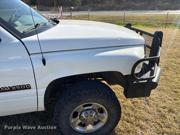 image for item NK9054 2001 Dodge Ram 2500 bale bed pickup truck