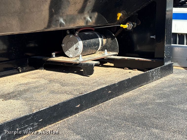 image for item NK9054 2001 Dodge Ram 2500 bale bed pickup truck