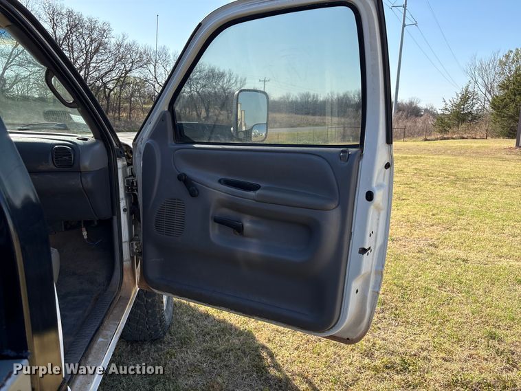 image for item NK9054 2001 Dodge Ram 2500 bale bed pickup truck