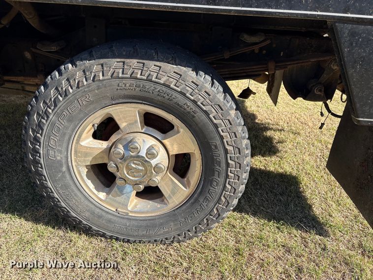 image for item NK9054 2001 Dodge Ram 2500 bale bed pickup truck