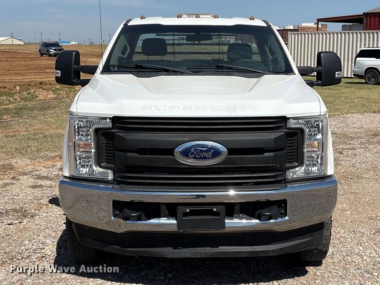 image for item NK9105 2019 Ford F350 Super Duty flatbed pickup truck