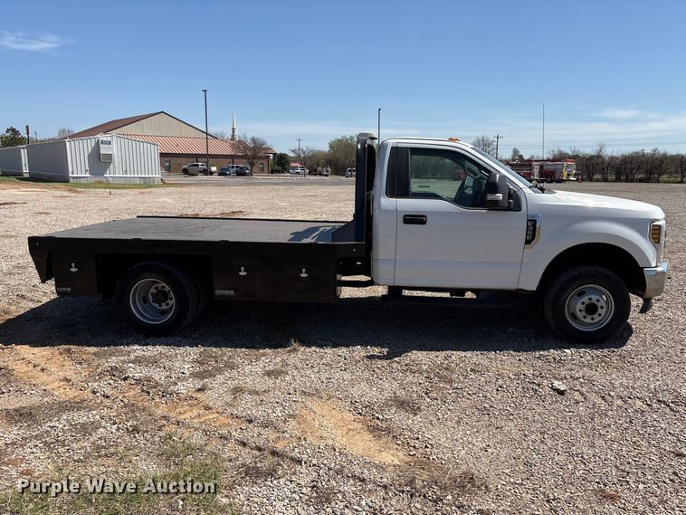 image for item NK9105 2019 Ford F350 Super Duty flatbed pickup truck