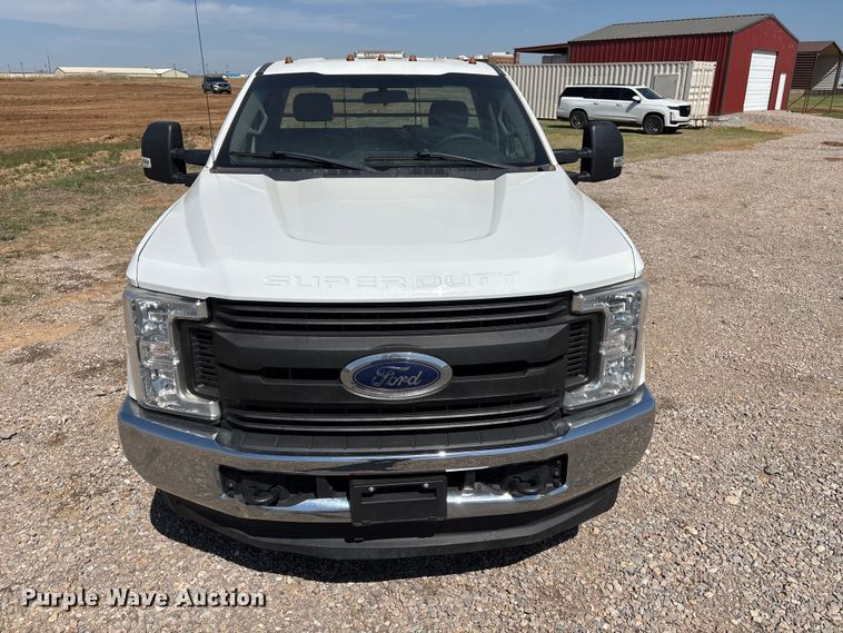 image for item NK9105 2019 Ford F350 Super Duty flatbed pickup truck