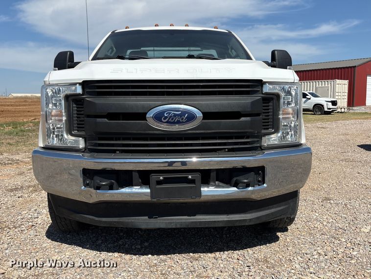 image for item NK9105 2019 Ford F350 Super Duty flatbed pickup truck