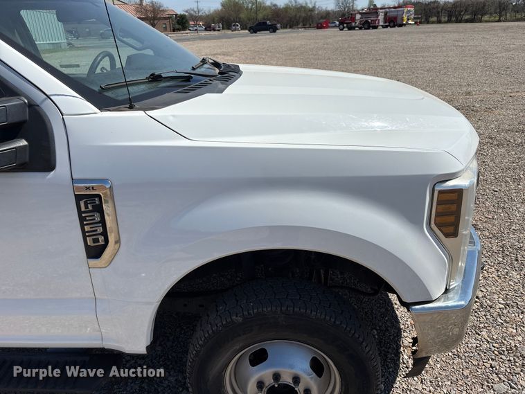 image for item NK9105 2019 Ford F350 Super Duty flatbed pickup truck