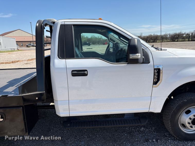 image for item NK9105 2019 Ford F350 Super Duty flatbed pickup truck
