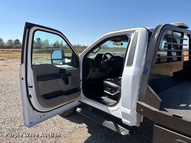 image for item NK9105 2019 Ford F350 Super Duty flatbed pickup truck