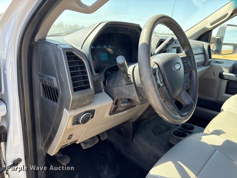 image for item NK9105 2019 Ford F350 Super Duty flatbed pickup truck