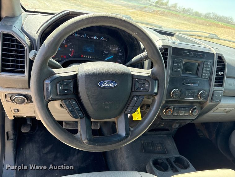 image for item NK9105 2019 Ford F350 Super Duty flatbed pickup truck