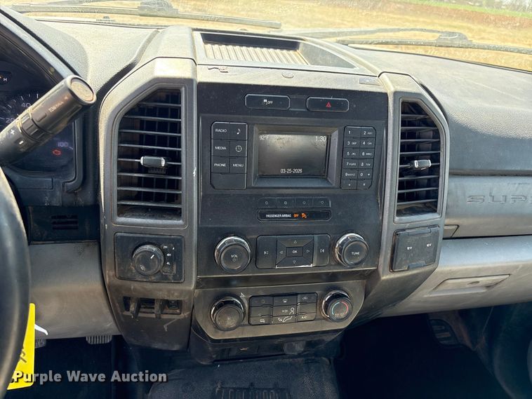 image for item NK9105 2019 Ford F350 Super Duty flatbed pickup truck