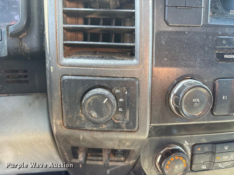 image for item NK9105 2019 Ford F350 Super Duty flatbed pickup truck