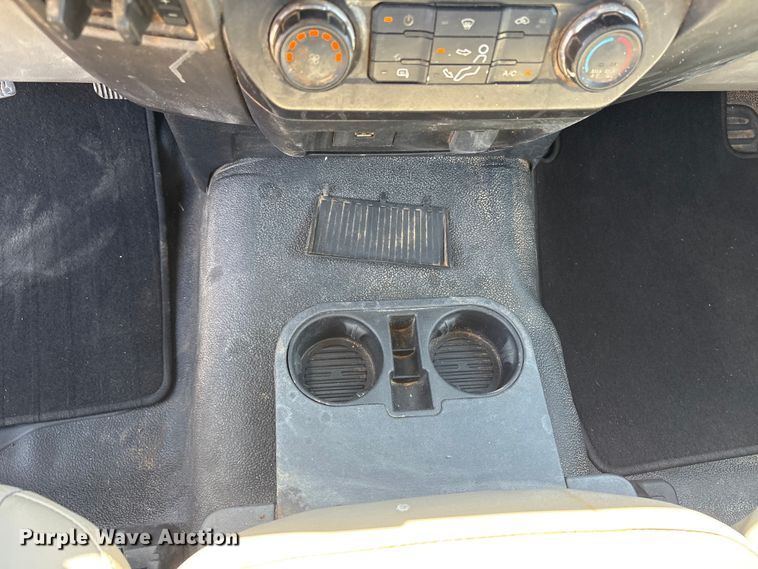 image for item NK9105 2019 Ford F350 Super Duty flatbed pickup truck