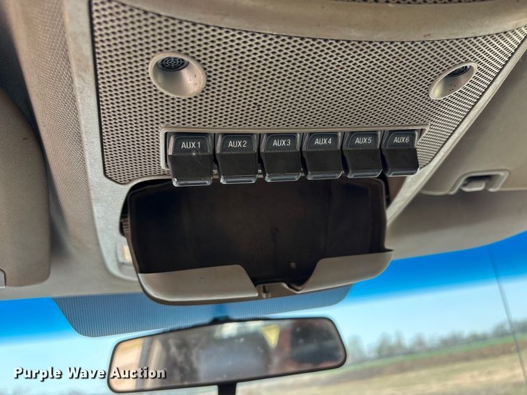 image for item NK9105 2019 Ford F350 Super Duty flatbed pickup truck