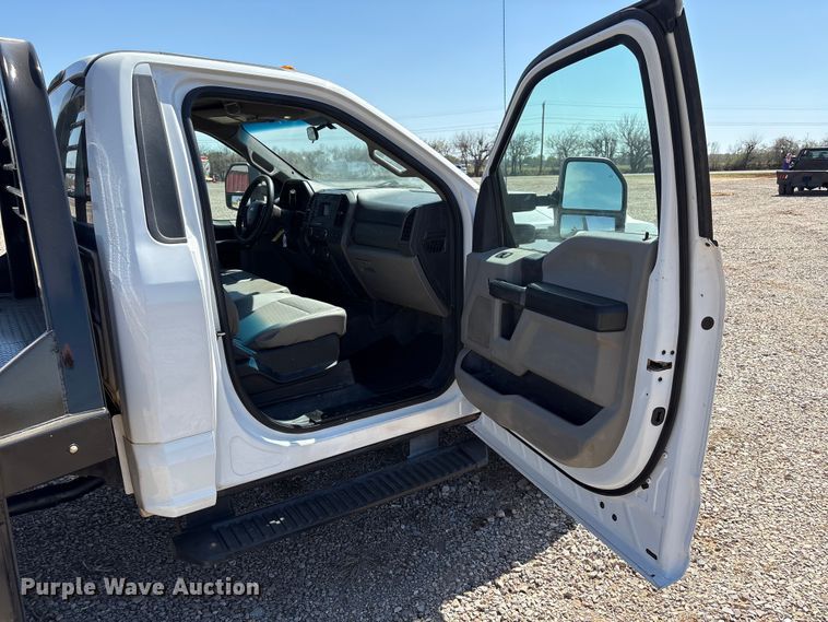 image for item NK9105 2019 Ford F350 Super Duty flatbed pickup truck