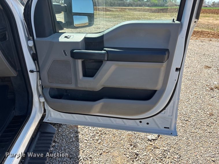 image for item NK9105 2019 Ford F350 Super Duty flatbed pickup truck