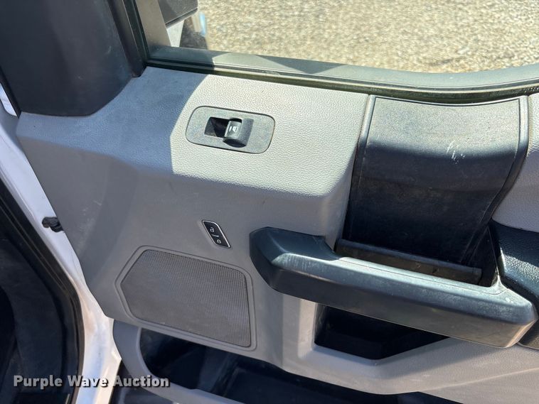 image for item NK9105 2019 Ford F350 Super Duty flatbed pickup truck