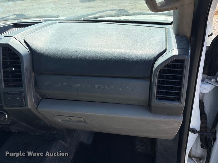 image for item NK9105 2019 Ford F350 Super Duty flatbed pickup truck