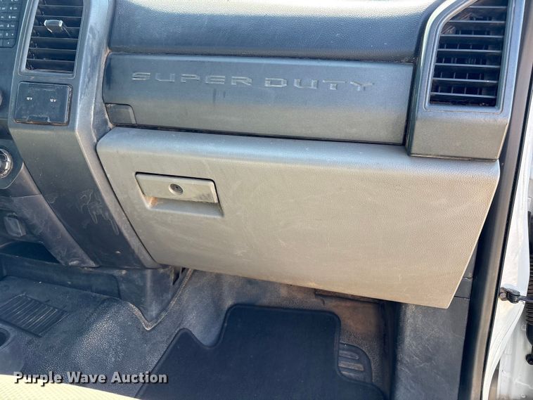 image for item NK9105 2019 Ford F350 Super Duty flatbed pickup truck