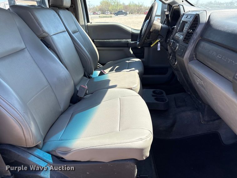 image for item NK9105 2019 Ford F350 Super Duty flatbed pickup truck