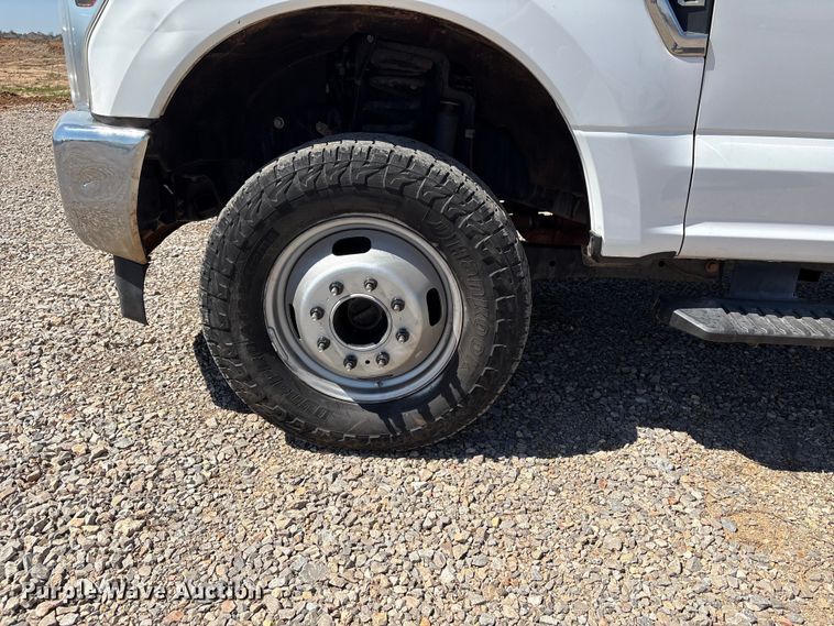 image for item NK9105 2019 Ford F350 Super Duty flatbed pickup truck