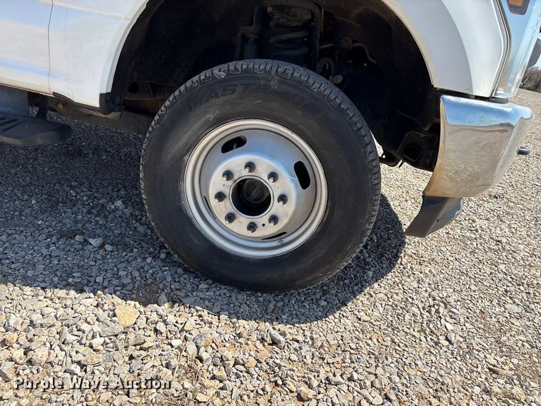 image for item NK9105 2019 Ford F350 Super Duty flatbed pickup truck