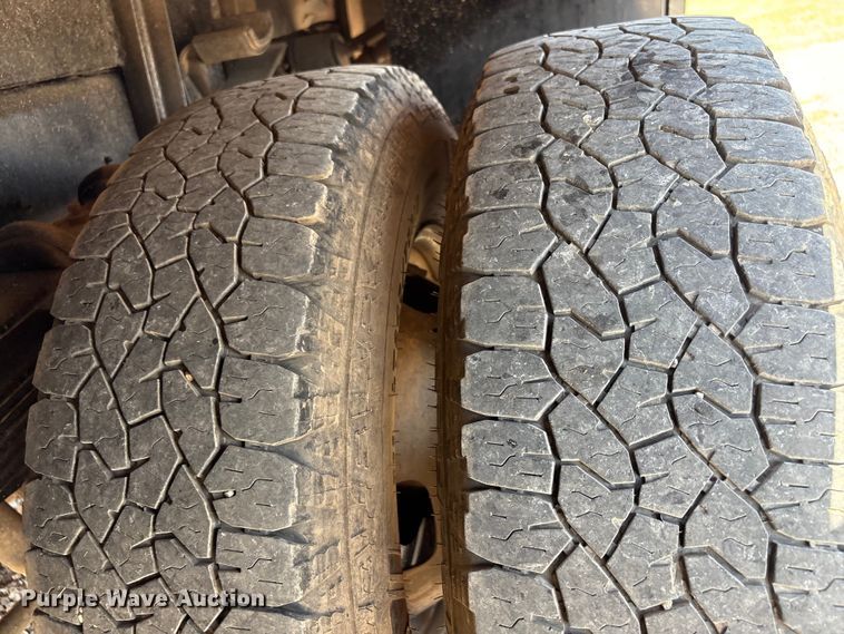 image for item NK9105 2019 Ford F350 Super Duty flatbed pickup truck