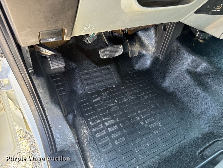 image for item NK9106 2016 Ford F350 Super Duty flatbed truck