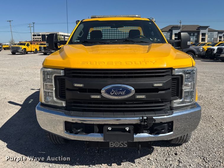 image for item NK9167 2019 Ford F350 Super Duty utility bed pickup truck