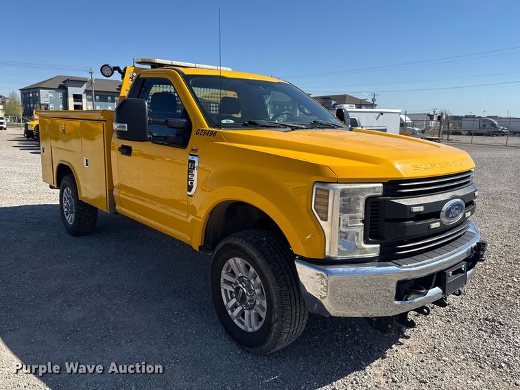 image for item NK9167 2019 Ford F350 Super Duty utility bed pickup truck