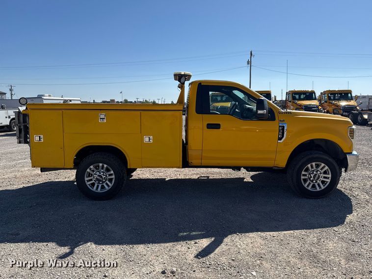 image for item NK9167 2019 Ford F350 Super Duty utility bed pickup truck