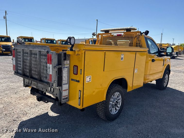 image for item NK9167 2019 Ford F350 Super Duty utility bed pickup truck