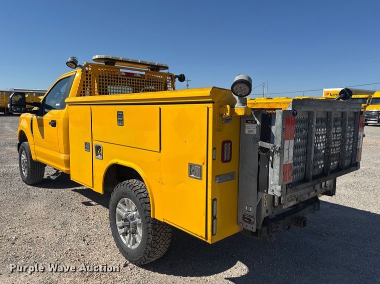 image for item NK9167 2019 Ford F350 Super Duty utility bed pickup truck