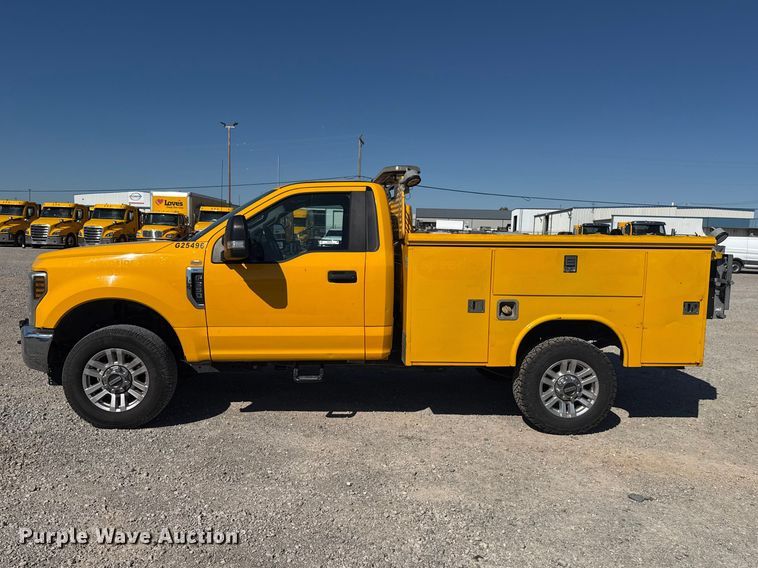 image for item NK9167 2019 Ford F350 Super Duty utility bed pickup truck