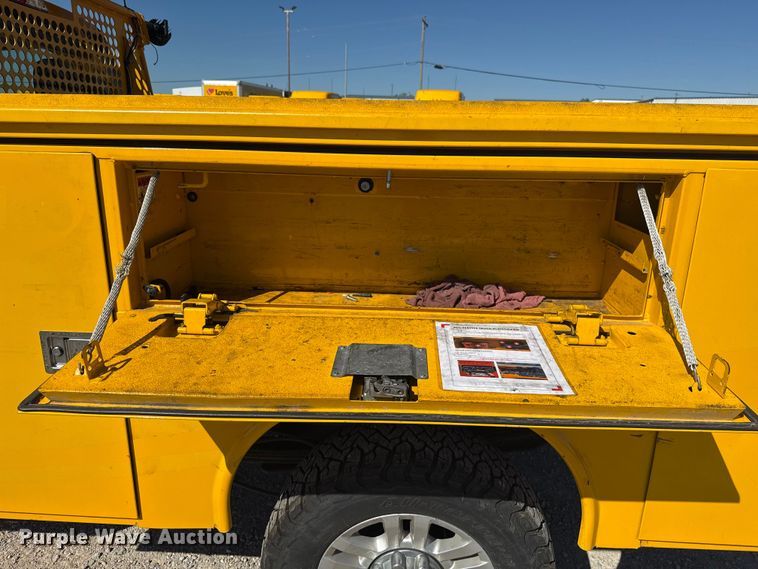 image for item NK9167 2019 Ford F350 Super Duty utility bed pickup truck