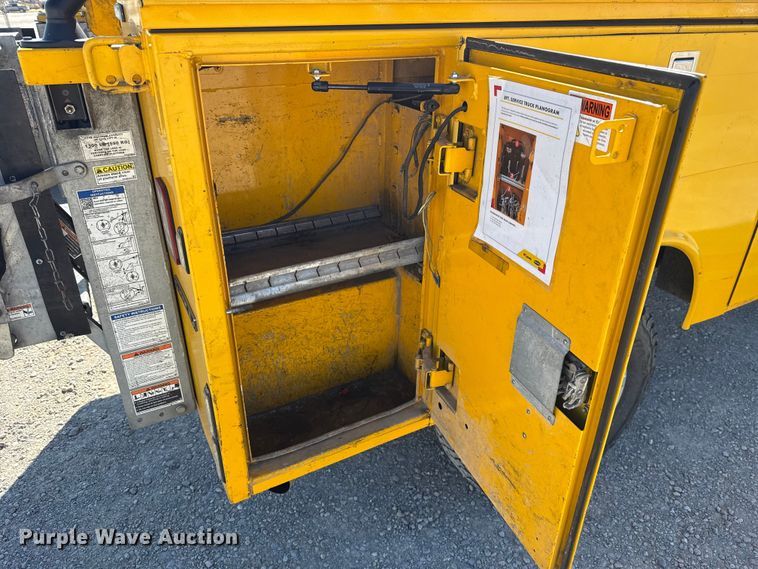 image for item NK9167 2019 Ford F350 Super Duty utility bed pickup truck