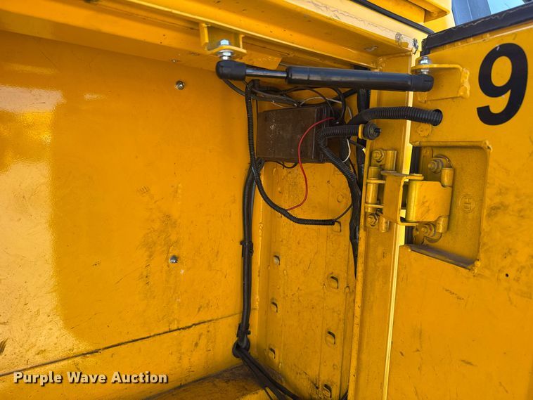 image for item NK9167 2019 Ford F350 Super Duty utility bed pickup truck