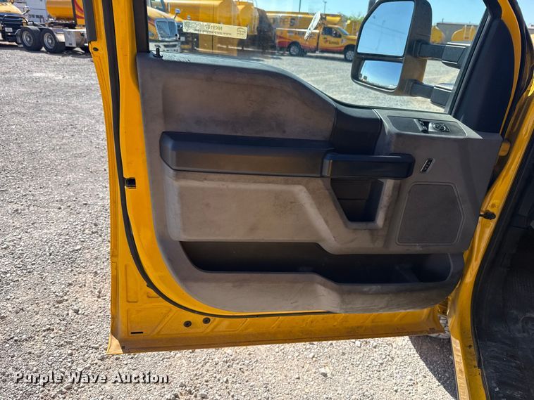 image for item NK9167 2019 Ford F350 Super Duty utility bed pickup truck