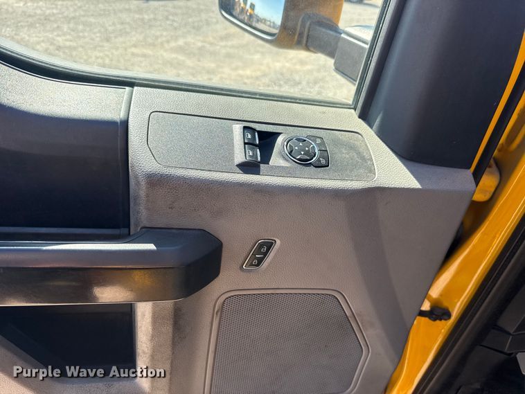 image for item NK9167 2019 Ford F350 Super Duty utility bed pickup truck