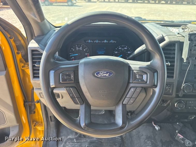 image for item NK9167 2019 Ford F350 Super Duty utility bed pickup truck