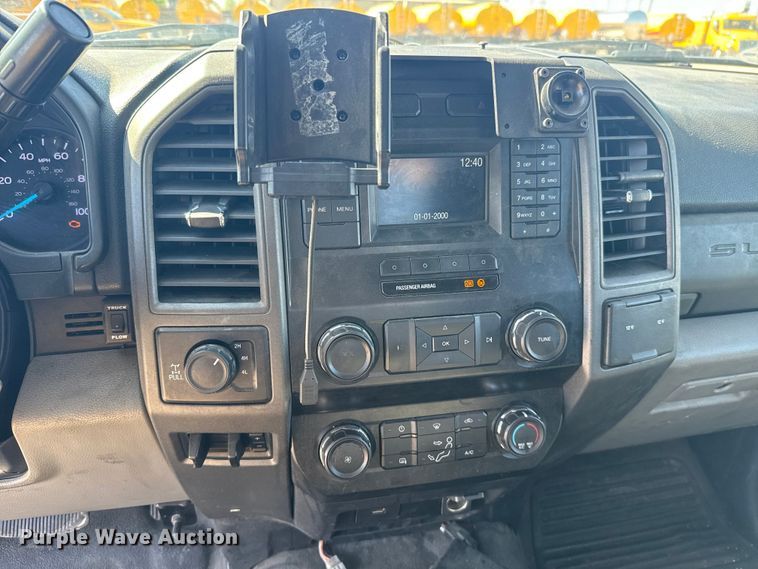 image for item NK9167 2019 Ford F350 Super Duty utility bed pickup truck