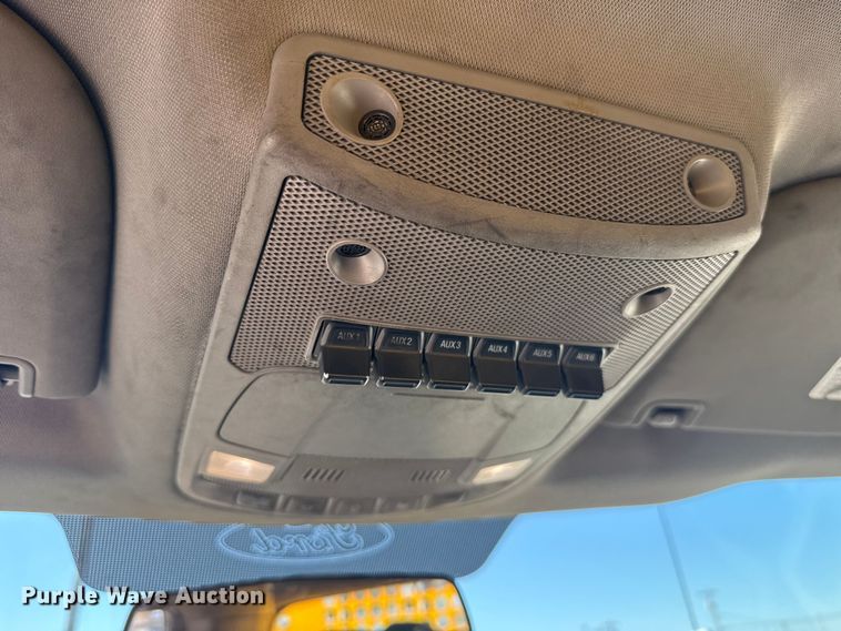 image for item NK9167 2019 Ford F350 Super Duty utility bed pickup truck