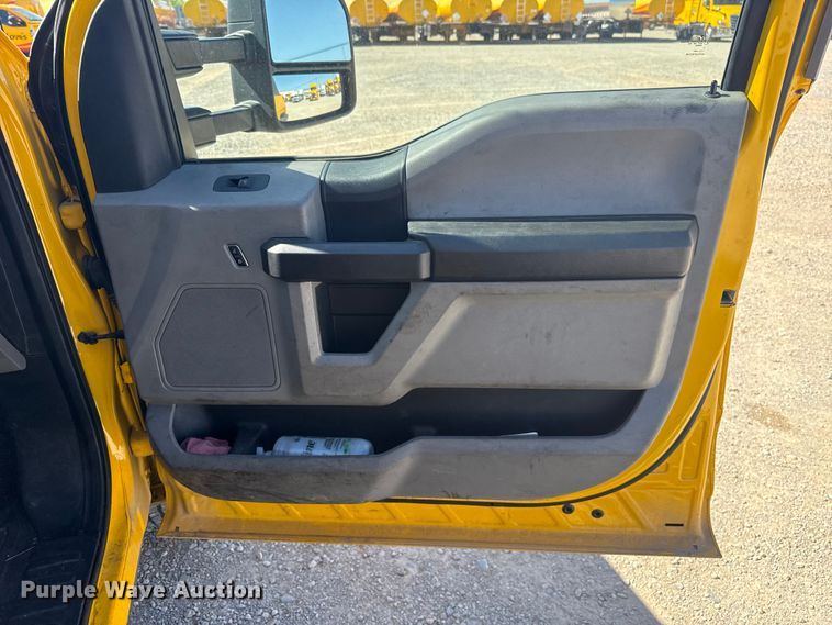 image for item NK9167 2019 Ford F350 Super Duty utility bed pickup truck